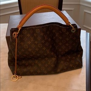 AUTHENTIC  LOUIS VUITTON  Artsy MM bag